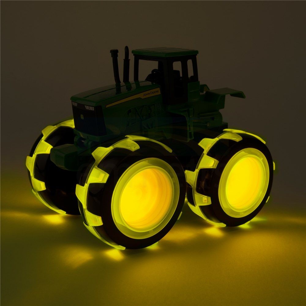 MONSTER TREADS LIGHT WHEELS 4WD TRACTOR